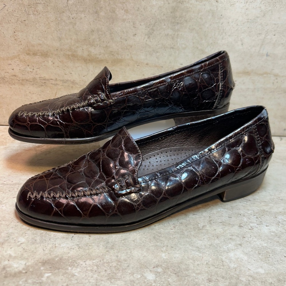 Amalfi Italy Womens Brown Crocodile Embossed Leather Loafers Size 6.5 B Moc Toe